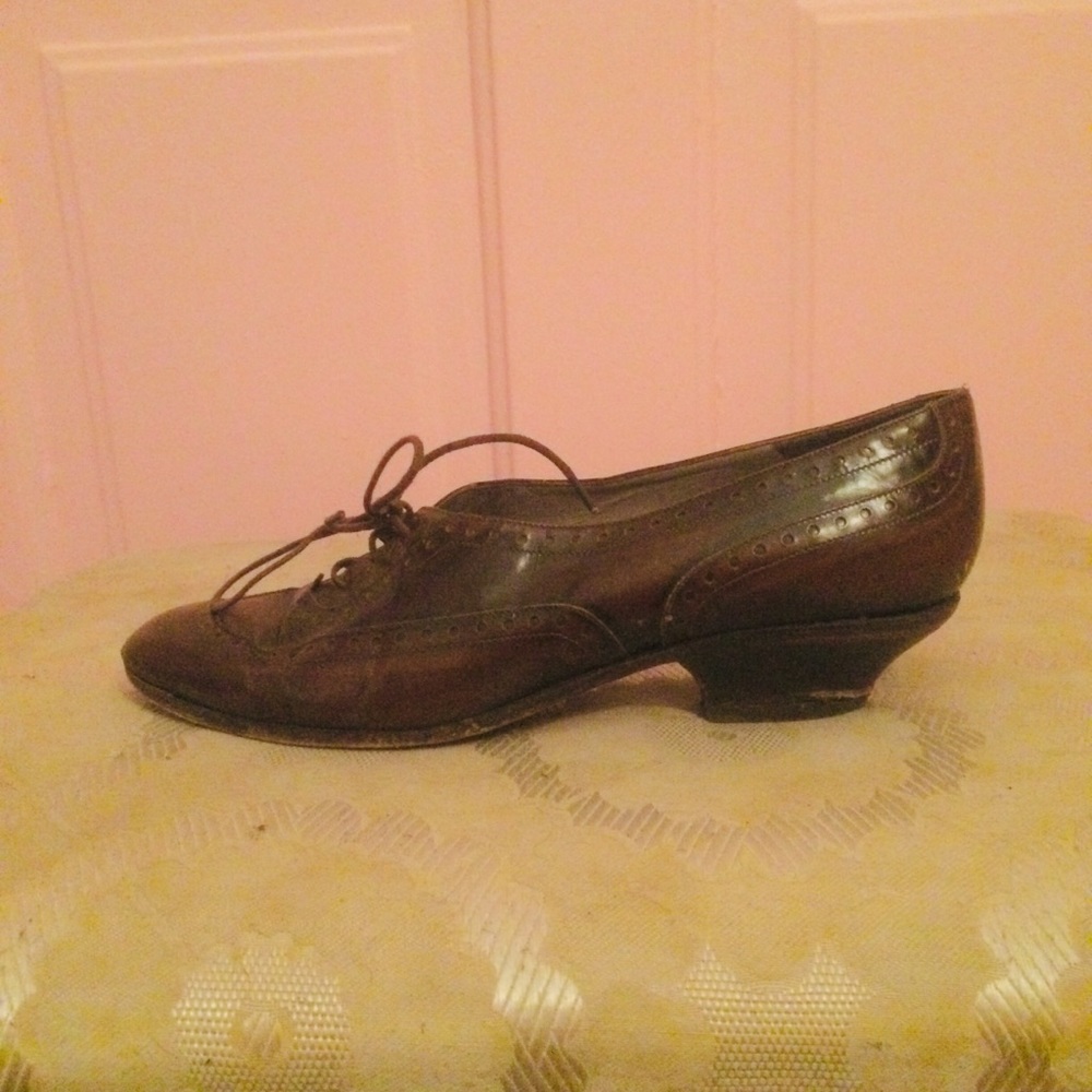 Vintage Chestnut Brown Oxfords